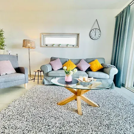 Angies Marina Apartment, Includes 2 Free Passes For The Marina Pool Lagos Exterior photo