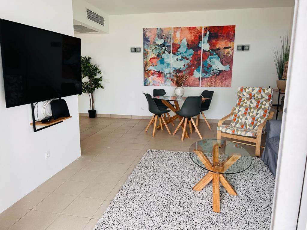 Angies Marina Apartment, Includes 2 Free Passes For The Marina Pool Apartment
