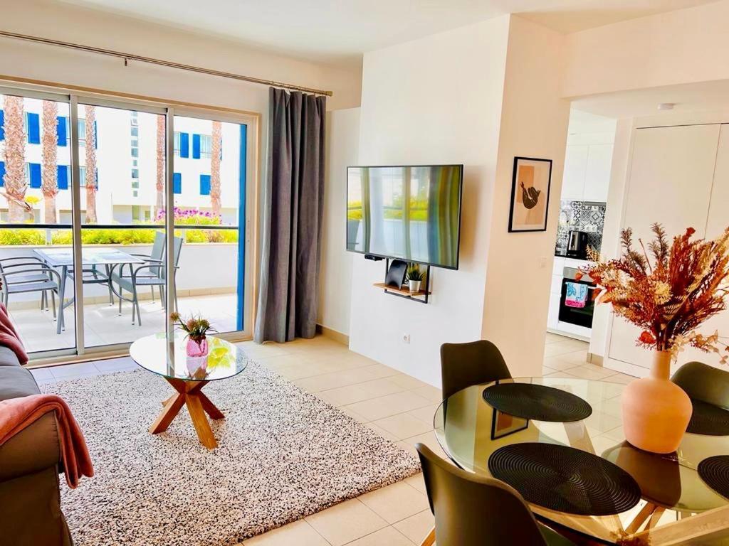 Angies Marina Apartment, Includes 2 Free Passes For The Marina Pool Apartment *